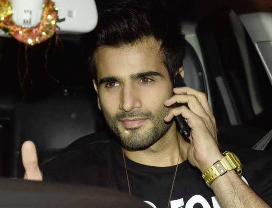 बॉलीवुड सितारों ने करण जौहर के साथ मनाई वेलेंटाइन पार्टी