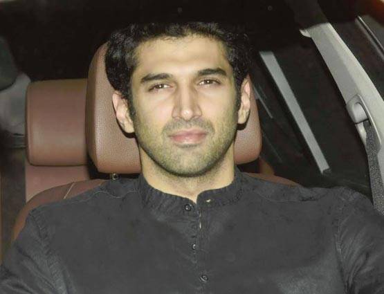 बॉलीवुड सितारों ने करण जौहर के साथ मनाई वेलेंटाइन पार्टी