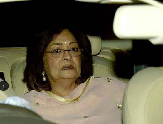 बॉलीवुड सितारों ने करण जौहर के साथ मनाई वेलेंटाइन पार्टी