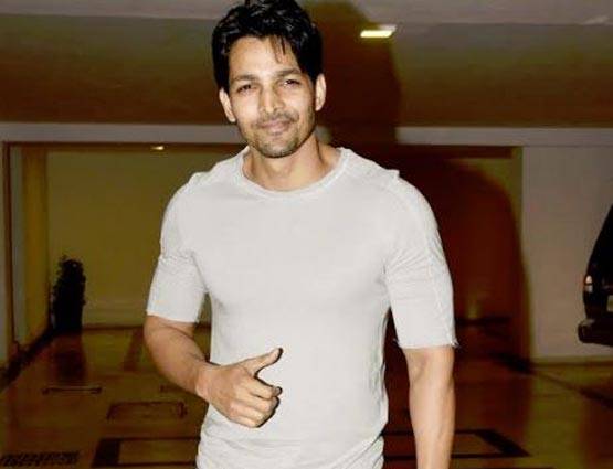 बॉलीवुड सितारों ने करण जौहर के साथ मनाई वेलेंटाइन पार्टी