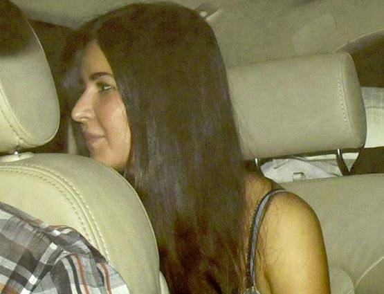 बॉलीवुड सितारों ने करण जौहर के साथ मनाई वेलेंटाइन पार्टी