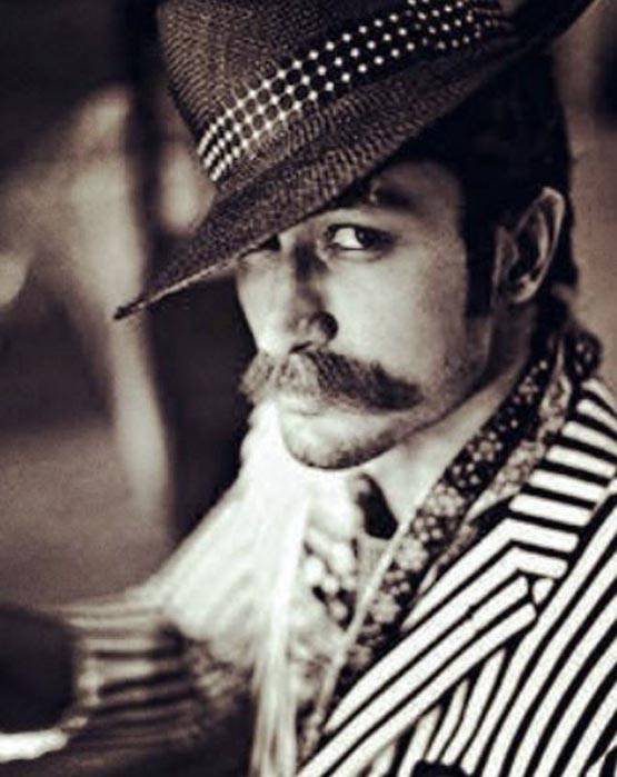 'कमांडो' विद्युत की ये तस्वीरें आपको उनका फैन बना देंगी...