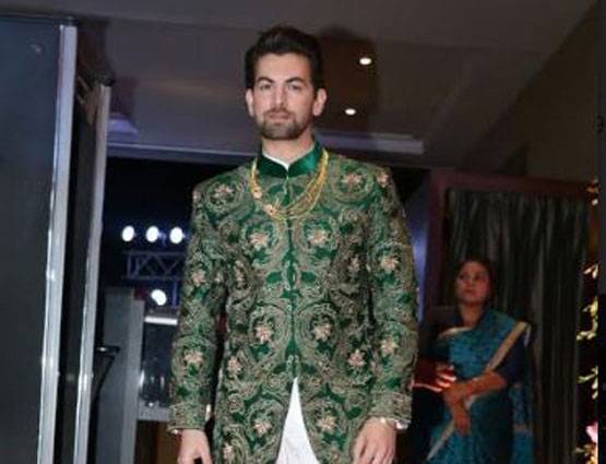 नील नितिन मुकेश के रिसेप्शन में पत्नी जया संग पहुंचे अमिताभ