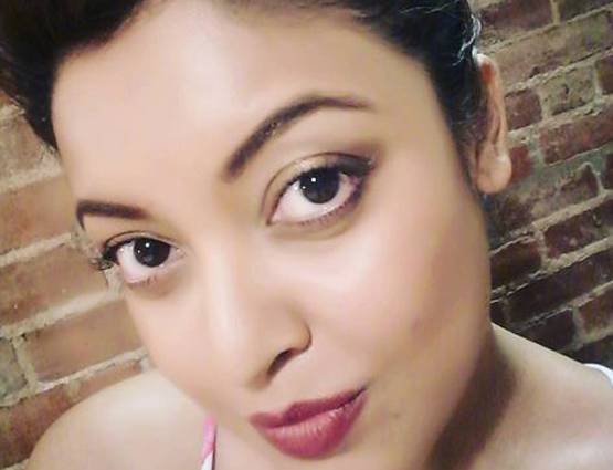 इस फोटो से चर्चा में आईं 'आशिक...' गर्ल का ये ग्लैमरस अंदाज भी तो देखें