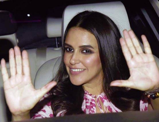 बॉलीवुड सितारों ने करण जौहर के साथ मनाई वेलेंटाइन पार्टी