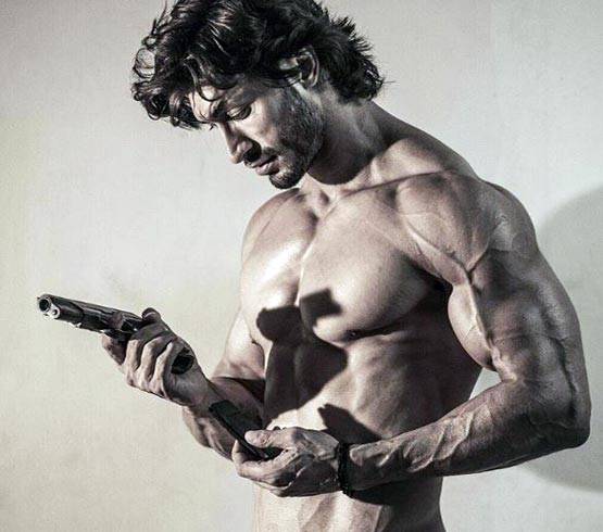 'कमांडो' विद्युत की ये तस्वीरें आपको उनका फैन बना देंगी...