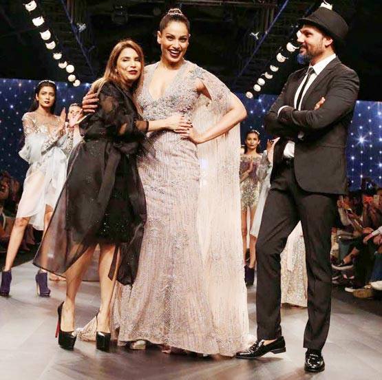 बिपाशा बसु से रागिनी खन्ना तक इन एक्टर्स ने बिखेरे रैंप पर अपने जलवे