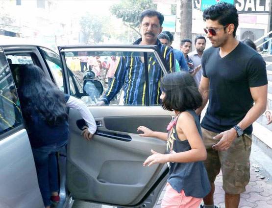 बेटी के बर्थडे पर साथ आए फरहान अख्तर और अधुना भबानी