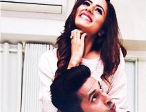 देखें, ये टीवी एक्टर्स कैसे मना रहे हैं वेलेंटाइन डे...