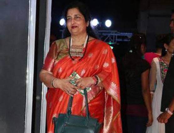 नील नितिन मुकेश के रिसेप्शन में पत्नी जया संग पहुंचे अमिताभ