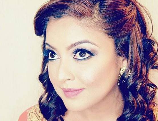 इस फोटो से चर्चा में आईं 'आशिक...' गर्ल का ये ग्लैमरस अंदाज भी तो देखें