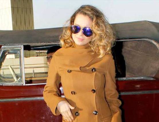 जानें कहां बिजी थे बॉलीवुड के आपके फेवरेट सितारे...