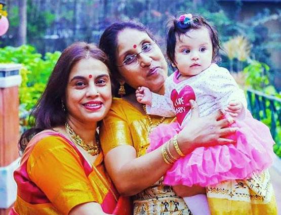 मिलिए डिम्पी गांगुली की नन्ही परी रियाना से...