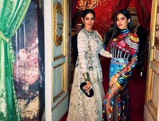 इस उम्र में भी बेटी को टक्कर दे रही हैं श्रीदेवी, देखें तस्वीरें