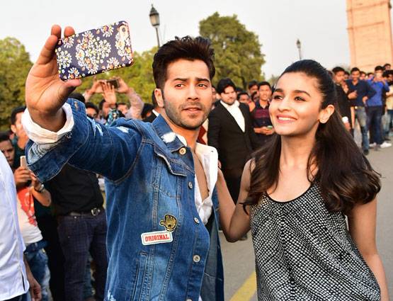 'दुल्हनिया' आलिया को इंडिया गेट लेकर पहुंचे 'बद्री' वरुण