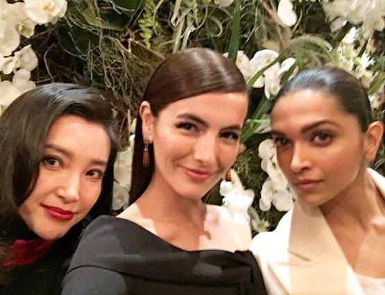 'न्‍यूयॉर्क फैशन वीक' में दिखा दीपिका पादुकोण और प्रियंका चोपड़ा का जलवा