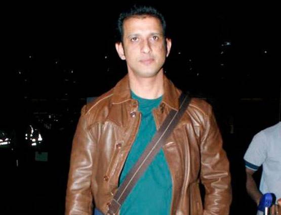 जानें कहां बिजी थे बॉलीवुड के आपके फेवरेट सितारे...