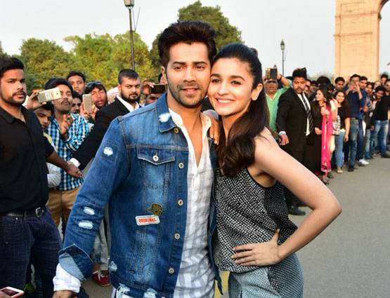 'दुल्हनिया' आलिया को इंडिया गेट लेकर पहुंचे 'बद्री' वरुण