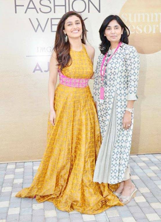 बिपाशा बसु से रागिनी खन्ना तक इन एक्टर्स ने बिखेरे रैंप पर अपने जलवे