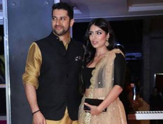 नील नितिन मुकेश के रिसेप्शन में पत्नी जया संग पहुंचे अमिताभ