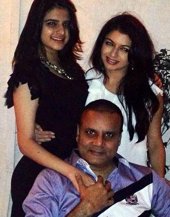 PHOTOS: क्या अपनी मम्मी जैसी है भाग्यश्री की बेटी