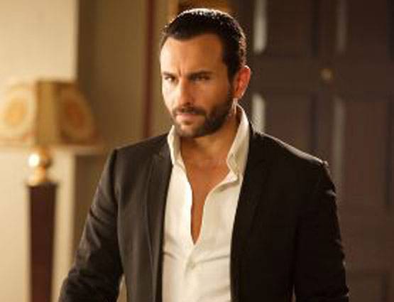 कूल, देसी, चॉकलेटी... किस लुक में सैफ हैं बेस्ट