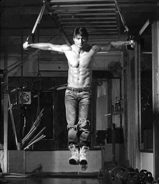 'कमांडो' विद्युत की ये तस्वीरें आपको उनका फैन बना देंगी...