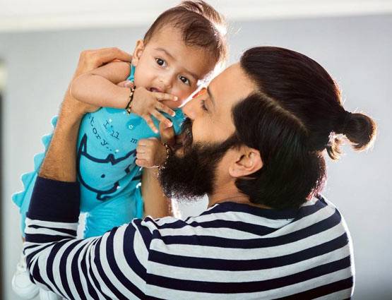 मीशा या अबराम में ज्यादा क्यूट कौन, तस्वीरों से करें फैसला...