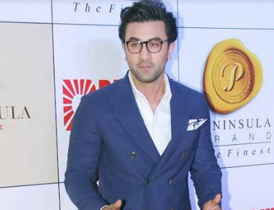 जानें कहां बिजी थे बॉलीवुड के आपके फेवरेट सितारे...