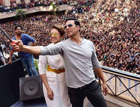 Jolly LLB प्रमोशन: अक्षय ने स्टूडेंट्स को दिखाया लाइव स्टंट