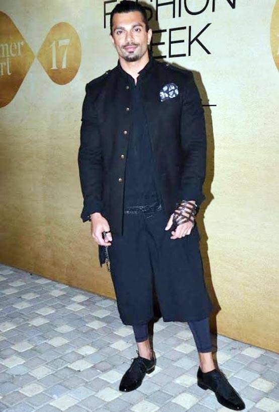 बिपाशा बसु से रागिनी खन्ना तक इन एक्टर्स ने बिखेरे रैंप पर अपने जलवे