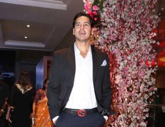 नील नितिन मुकेश के रिसेप्शन में पत्नी जया संग पहुंचे अमिताभ