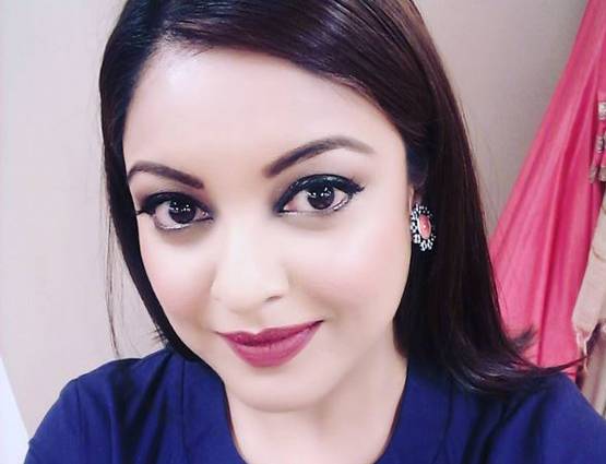 इस फोटो से चर्चा में आईं 'आशिक...' गर्ल का ये ग्लैमरस अंदाज भी तो देखें