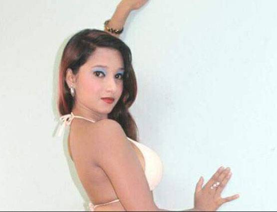 ये हैं नेपाल की सनी लियोन, नाम है अर्चना पनेरू...