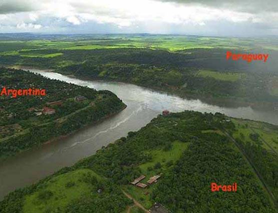 अनोखे बॉर्डर्स की फोटोज: घर के भीतर से गुजरती है अंतरराष्ट्रीय सीमा रेखा