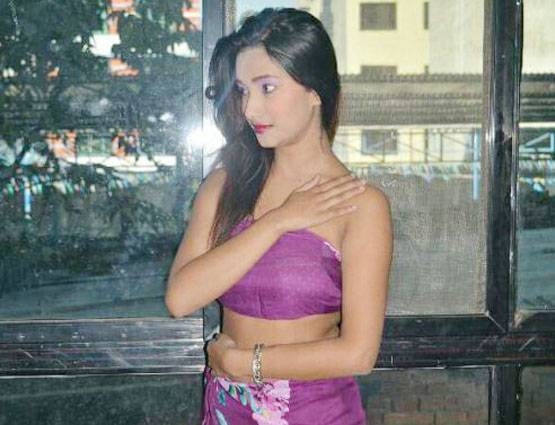 ये हैं नेपाल की सनी लियोन, नाम है अर्चना पनेरू...