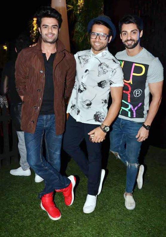 करीना से लेकर सुष्मिता तक इन सितारों ने दिखाए रैंप पर अपने जलवे