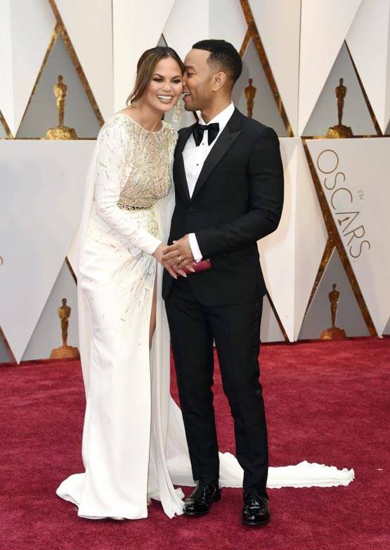 Oscars 2017: मम्मी के साथ नजर आए 'लाॅयन' देव पटेल