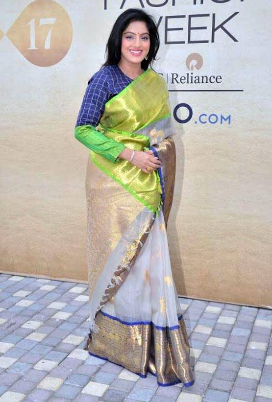 करीना से लेकर सुष्मिता तक इन सितारों ने दिखाए रैंप पर अपने जलवे