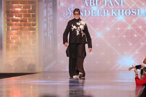 'दुल्हनिया' आलिया के साथ वरुण ने लिया अमिताभ का आशीर्वाद