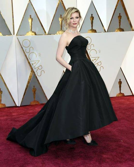 Oscars 2017: मम्मी के साथ नजर आए 'लाॅयन' देव पटेल