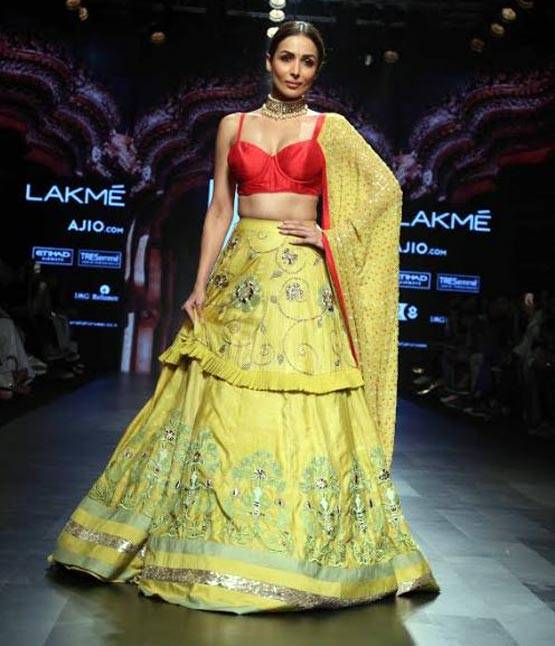 करीना से लेकर सुष्मिता तक इन सितारों ने दिखाए रैंप पर अपने जलवे