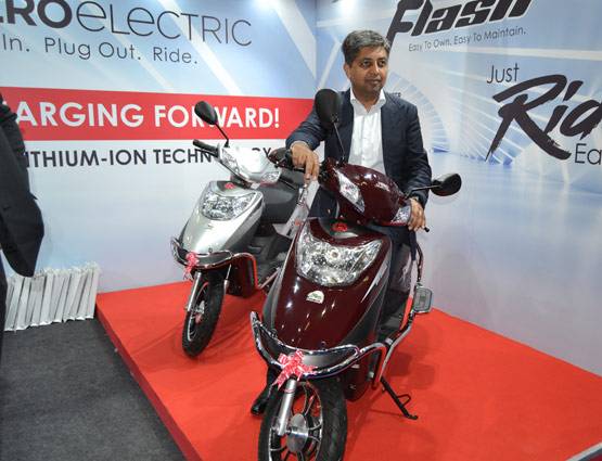 तस्वीरों में देखें Hero के नए स्कूटर 'फ्लैश' के अवतारों को...