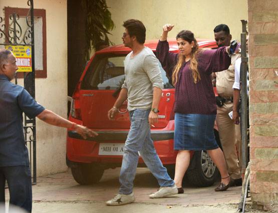 Celeb Spooting: शाहरुख, सलमान दिखें बांद्रा में