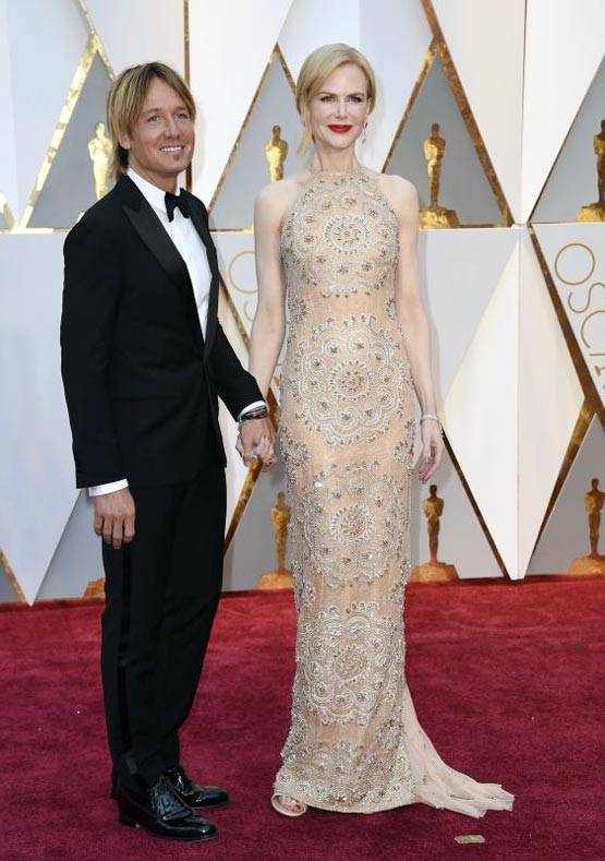 Oscars 2017: मम्मी के साथ नजर आए 'लाॅयन' देव पटेल