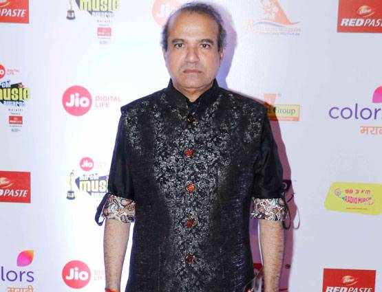 टी-शर्ट और शॉर्ट्स में कहां चले तैमूर के पापा सैफ!