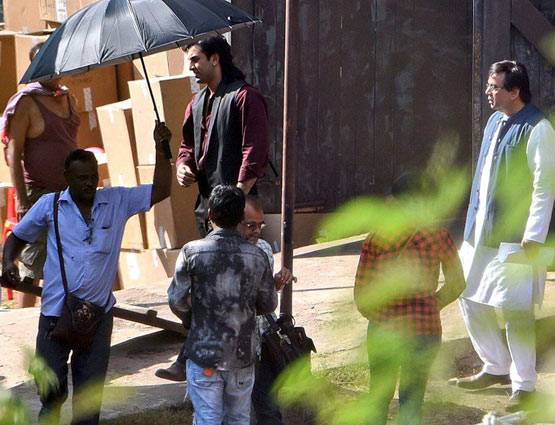 संजय दत्त की बायोपिक में 'खलनायक' बने रणबीर, देखें PHOTOS