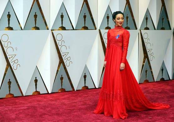 Oscars 2017: मम्मी के साथ नजर आए 'लाॅयन' देव पटेल