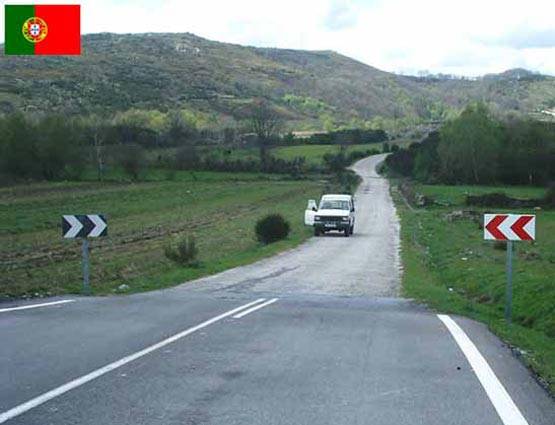 अनोखे बॉर्डर्स की फोटोज: घर के भीतर से गुजरती है अंतरराष्ट्रीय सीमा रेखा