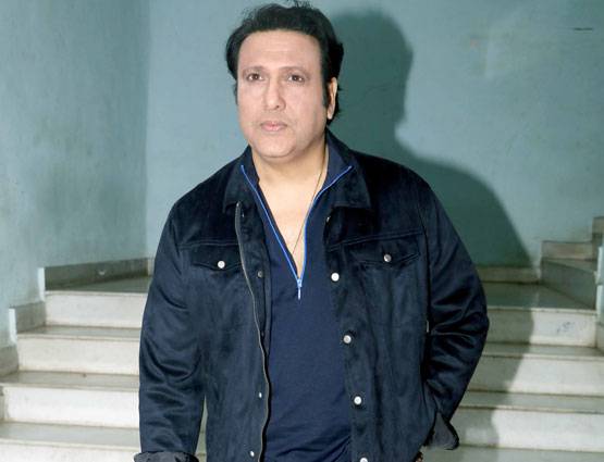 टी-शर्ट और शॉर्ट्स में कहां चले तैमूर के पापा सैफ!